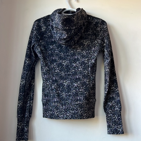 Patterned lululemon scuba hoodie - Picture 4 of 5
